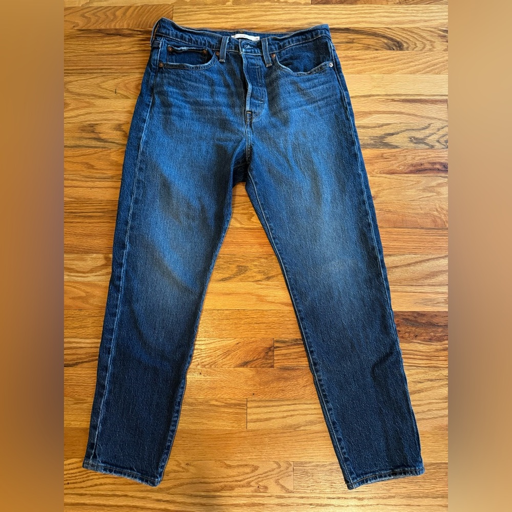 Levi’s Wedgie Ankle Women’s Jeans. Color: Salsa Step - Dark Wash. Size 30.